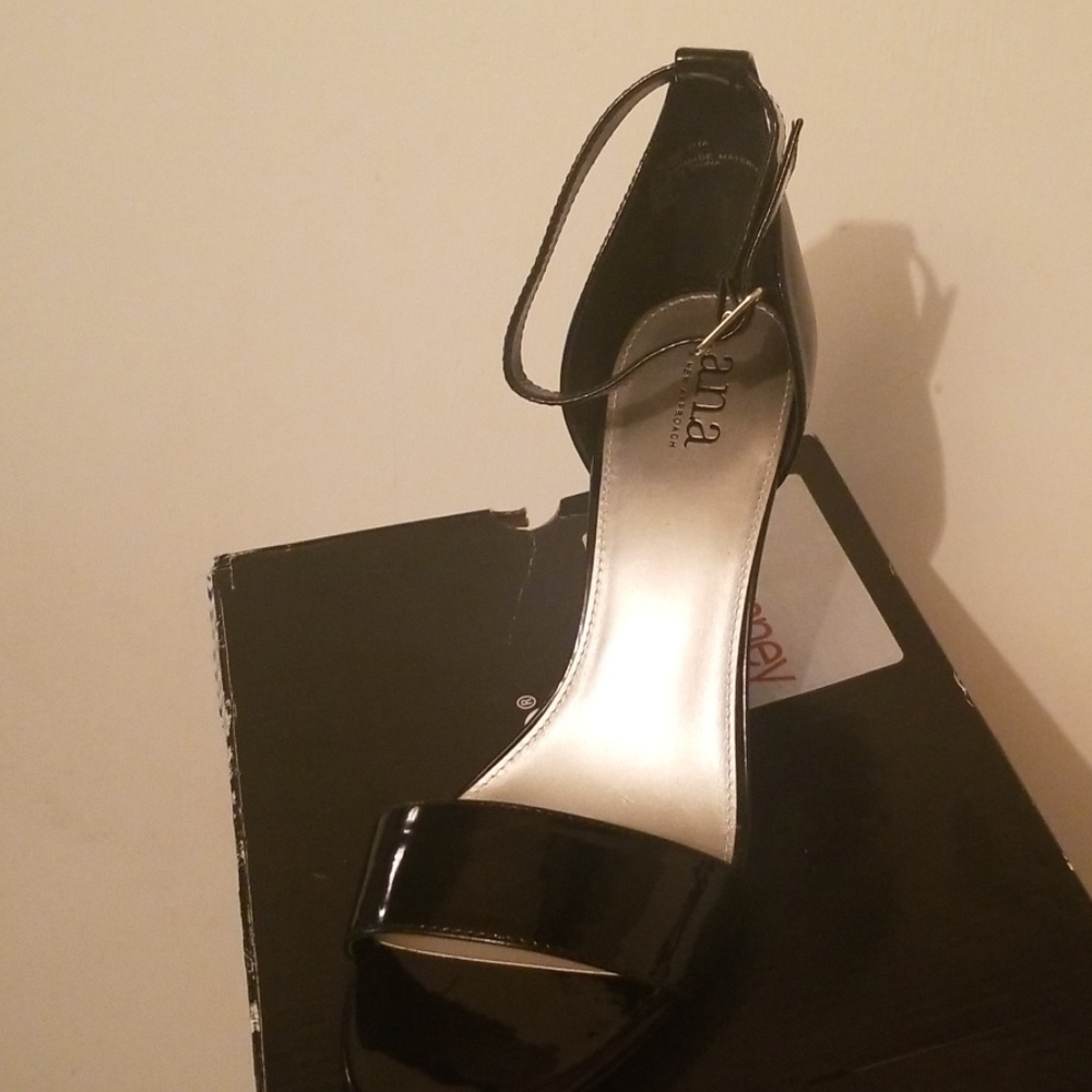 Shoes - Picture 3 of 3